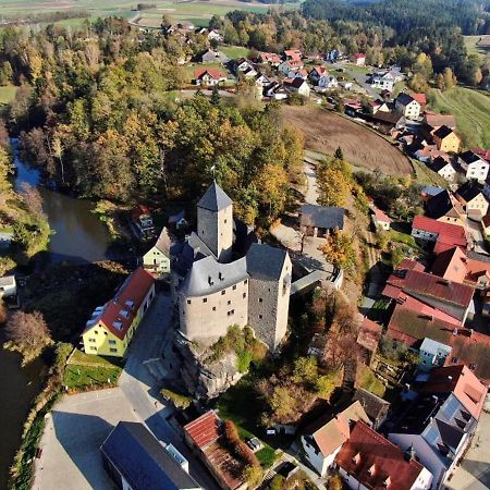 Ferienwohnung Und Sommerhaus Unter Der Burg Falkenberg  Luaran gambar