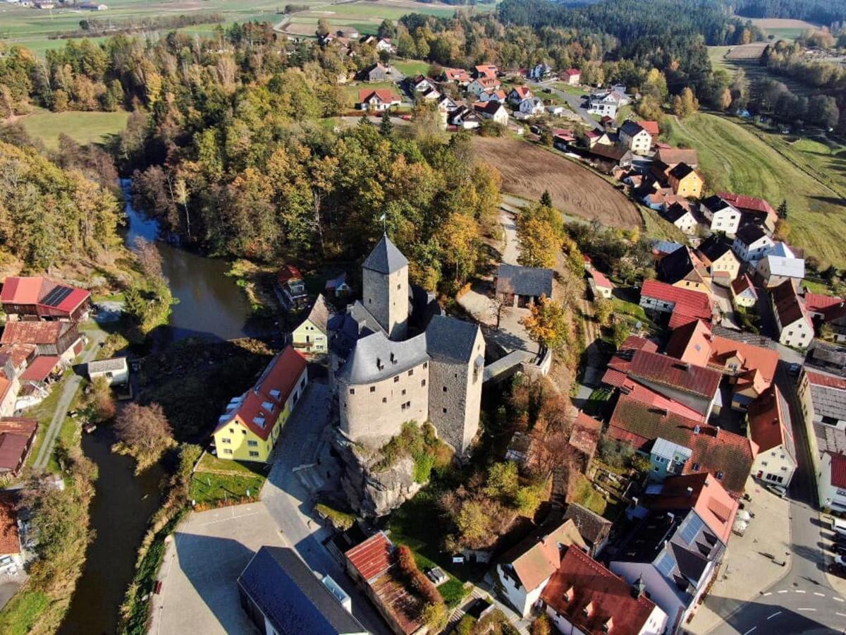 Ferienwohnung Und Sommerhaus Unter Der Burg Falkenberg  Luaran gambar